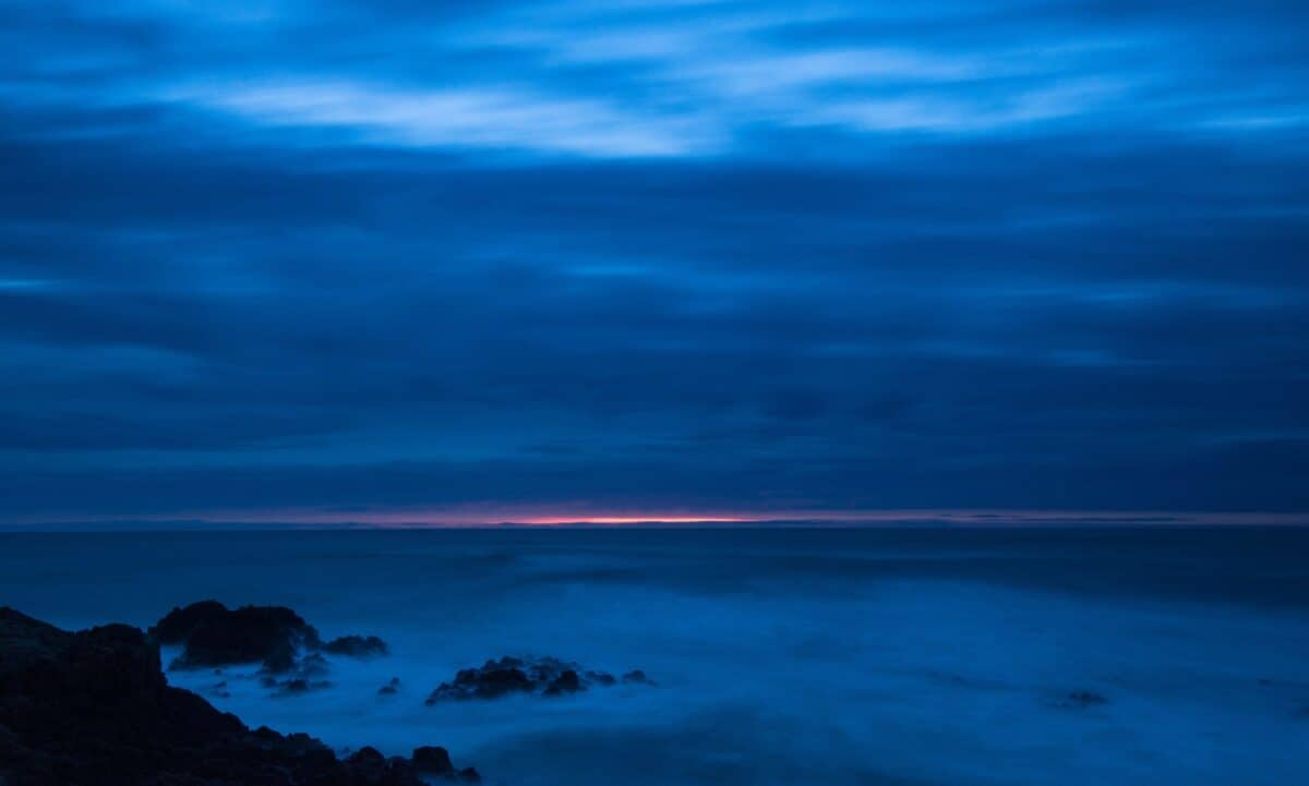 Long exposure showing the last remnants of light over the wispy